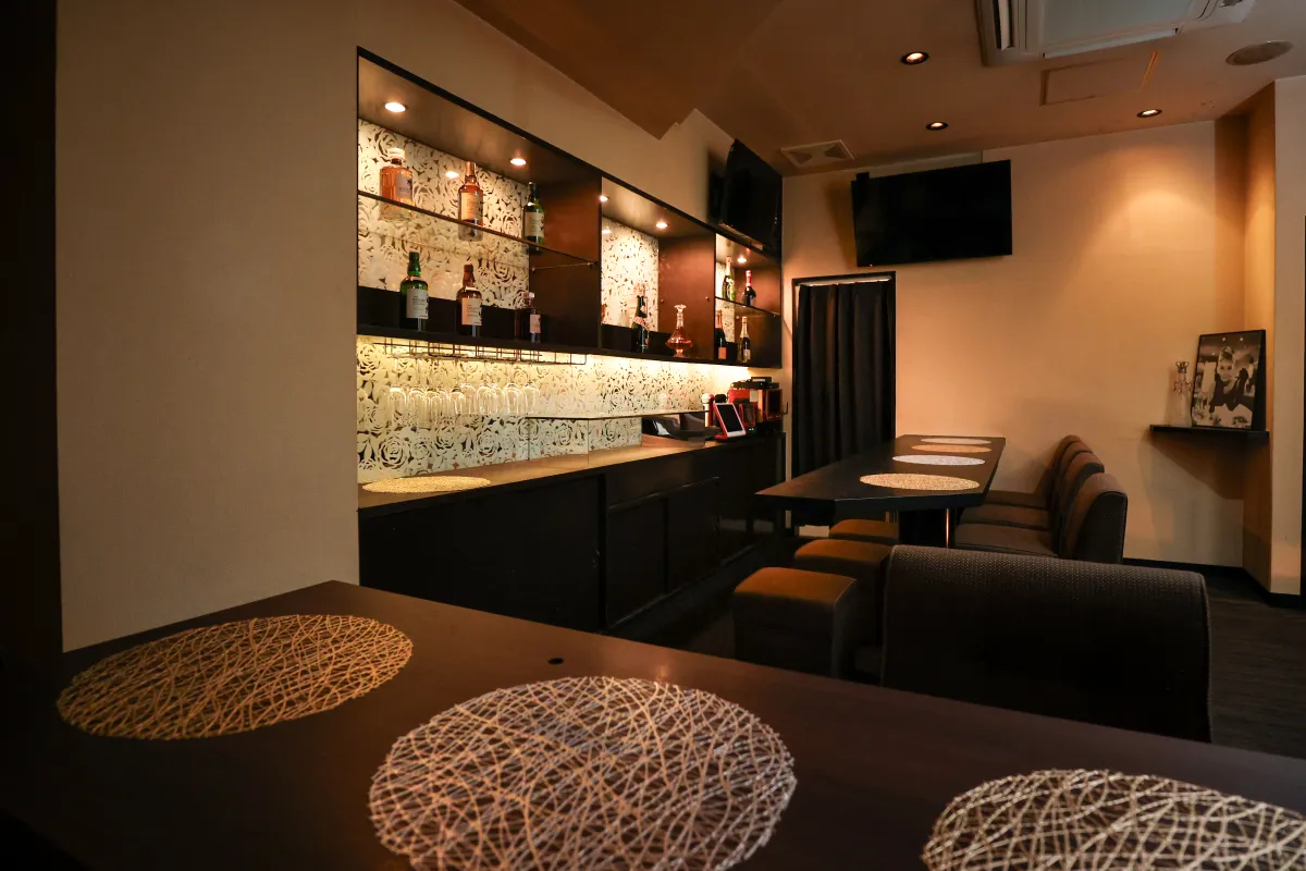 落ち着いた雰囲気のスナック noa 店内